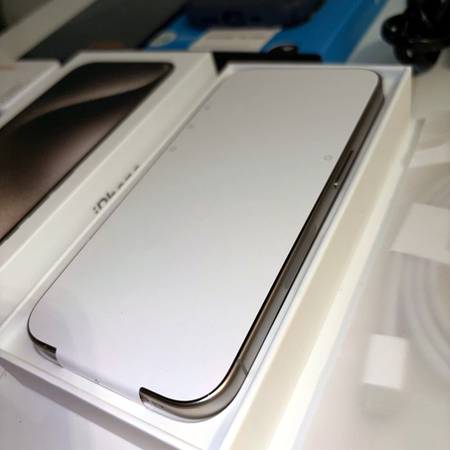 Apple Iphone 15 Pro NEW Unlocked Natural Titanium LOTS of Accessories - $725 (South Beach) image 2