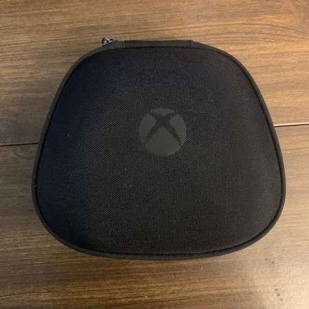 Xbox Elite Series 2 Wireless Controller Bundle, Latest Model image 3
