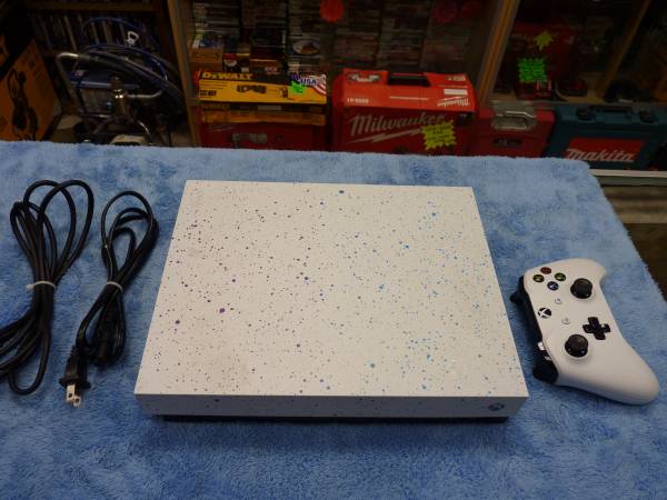 Microsoft Xbox One Digital Edition White - matching Controller - $200 (Hollywood) image 4