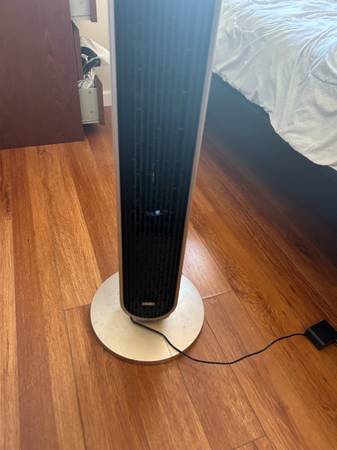 Dreo Smart Tower Fan , Like New, No Box image 2