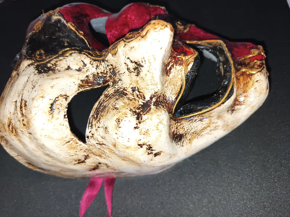 8MADE IN ITALIA8REALHANDMADEMASK8WITHREALGOLD8 image 2