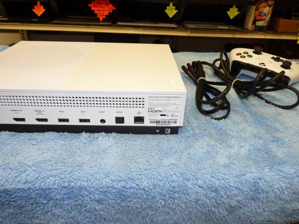 Microsoft Xbox One Digital Edition White - matching Controller - $200 (Hollywood) image 3