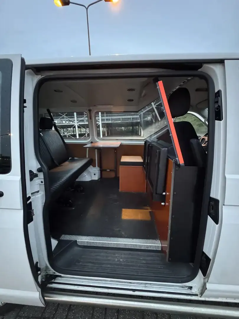 Volkswagen Transporter T6 Combi Comfortline 2.0 TDI DSG image 3