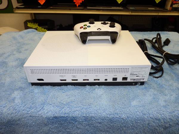 Microsoft Xbox One Digital Edition White - matching Controller - $200 (Hollywood) image 2