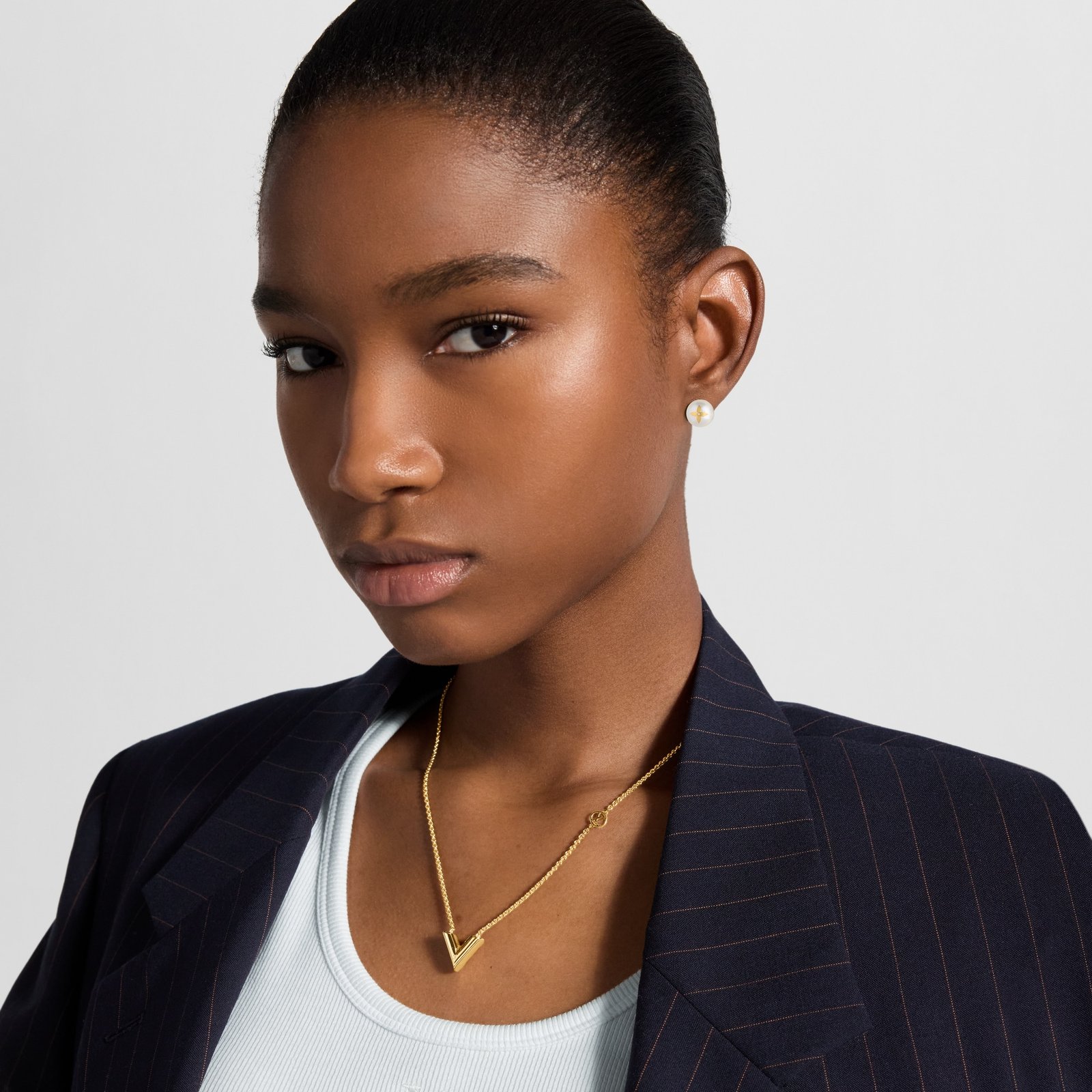 Louis Vuitton Essential V Necklace image 3