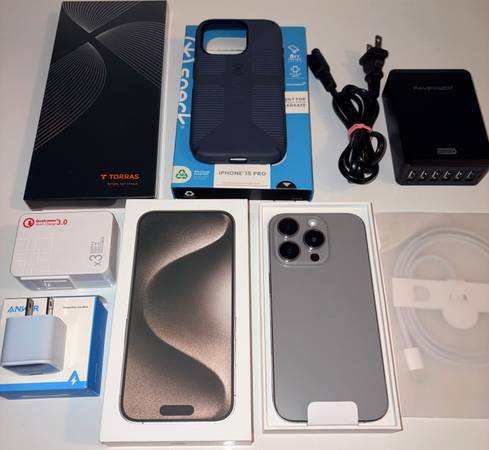 Apple Iphone 15 Pro NEW Unlocked Natural Titanium LOTS of Accessories - $725 (South Beach)